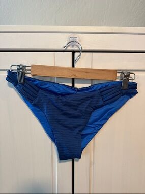 Patagonia Women’s Reversible Seaglass Bay Bottoms, Ripple: Superior Blue, size L